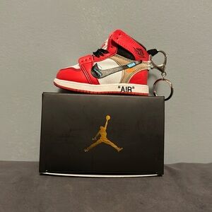 JORDAN OFF WHITE KEY CHAIN PORTABLE PHONE BANK/CHARGER